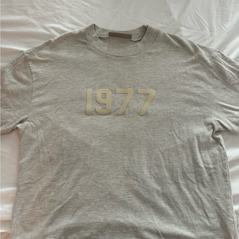 Fear of God Essentials Men's Gray Graphic T-Shirt